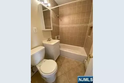 289 Essex H #H, Hackensack, NJ 07601 - Photo 12
