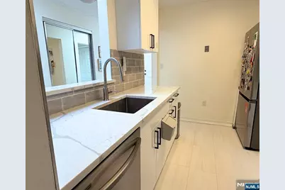 800 River Road 333 #333, Edgewater, NJ 07020 - Photo 2