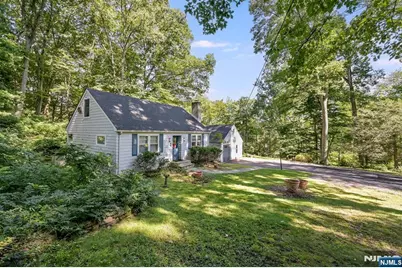2 Nydam Lane, Franklin Lakes, NJ 07417 - Photo 4