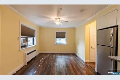 3021 Edwin 2J #2J, Fort Lee, NJ 07024 - Photo 2