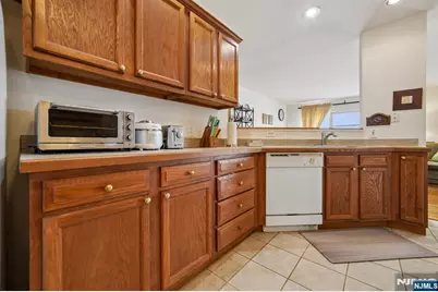 249 The Promenade, Edgewater, NJ 07020 - Photo 18