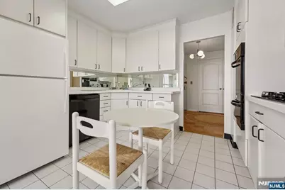 2150 Center Avenue 15E #15E, Fort Lee, NJ 07024 - Photo 10
