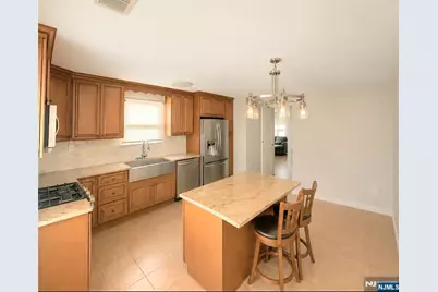 430 Aurora Avenue 430 #430, Cliffside Park, NJ 07010 - Photo 2