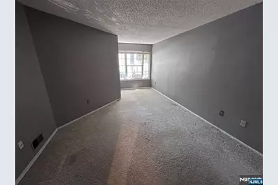 1076 Cambridge Court, Mahwah, NJ 07430 - Photo 8