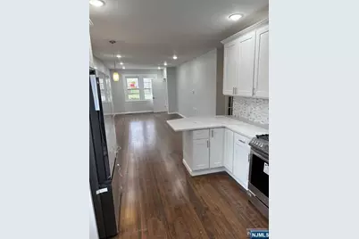 18 S Mountain Avenue 1 #1, Cedar Grove, NJ 07009 - Photo 4
