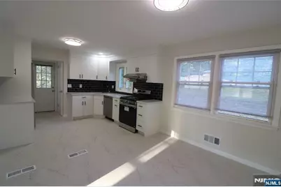 387 Gilbert Street, Ridgewood, NJ 07450 - Photo 4