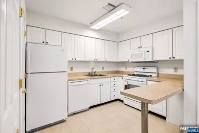 401 Dercole 211 #211, Norwood, NJ 07648 - Photo 12