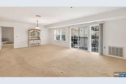 401 Dercole 211 #211, Norwood, NJ 07648 - Photo 8