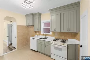 244 Lincoln Ave, Cliffside Park, NJ 07010 - Photo 10
