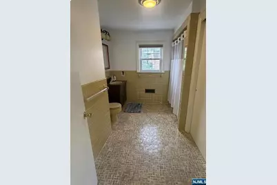 422 2nd Avenue, Lyndhurst Township, NJ 07071 - Photo 12