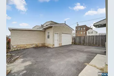 27 Honiss Street, Belleville, NJ 07109 - Photo 4