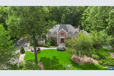 27 Shinnecock Trail, Franklin Lakes, NJ 07417 - Photo 2