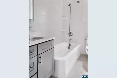 2339 Hudson Terrace C7 #C7, Fort Lee, NJ 07024 - Photo 10