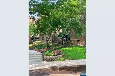 2339 Hudson Terrace C7 #C7, Fort Lee, NJ 07024 - Photo 14