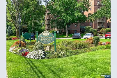 2339 Hudson Terrace C7 #C7, Fort Lee, NJ 07024 - Photo 1