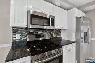 304 Smith Ct 304, Edgewater, NJ 07020 - Photo 6