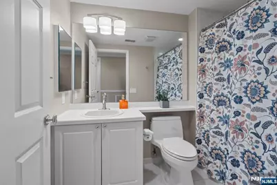 304 Smith Court 304 #304, Edgewater, NJ 07020 - Photo 24