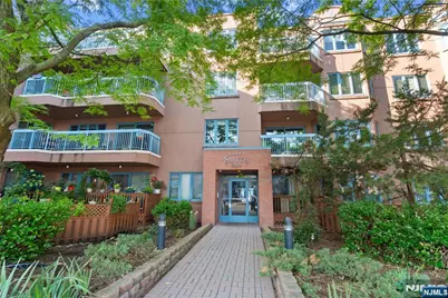 304 Smith Court 304 #304, Edgewater, NJ 07020 - Photo 32