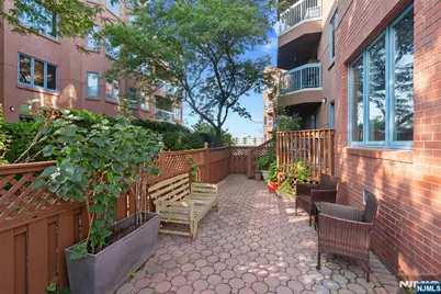 304 Smith Court 304 #304, Edgewater, NJ 07020 - Photo 34
