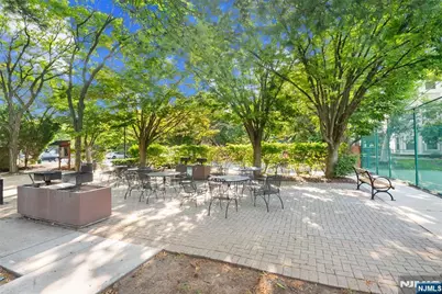 304 Smith Court 304 #304, Edgewater, NJ 07020 - Photo 46