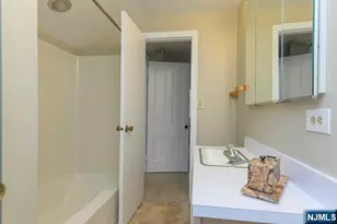 11 Montague Pl 2, Montclair, NJ 07042 - Photo 18