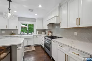 662 Juniper Pl, Franklin Lakes, NJ 07417 - Photo 10