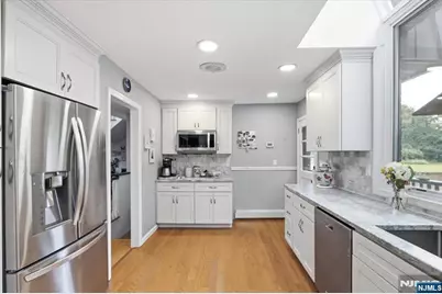 203 Harwood Place, Paramus, NJ 07652 - Photo 8