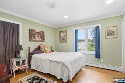 203 Harwood Place, Paramus, NJ 07652 - Photo 10