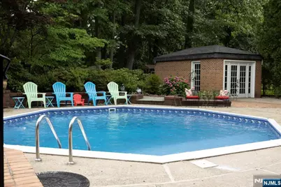 203 Harwood Place, Paramus, NJ 07652 - Photo 14