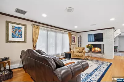 203 Harwood Place, Paramus, NJ 07652 - Photo 6