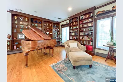 203 Harwood Place, Paramus, NJ 07652 - Photo 10
