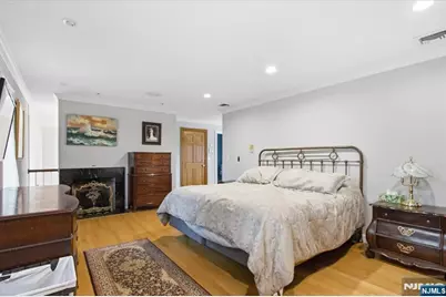 203 Harwood Place, Paramus, NJ 07652 - Photo 12