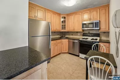 555 North Avenue 8N #8N, Fort Lee, NJ 07024 - Photo 6