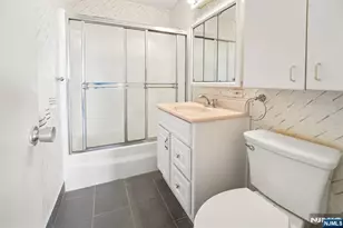 555 North Ave 8N, Fort Lee, NJ 07024 - Photo 14