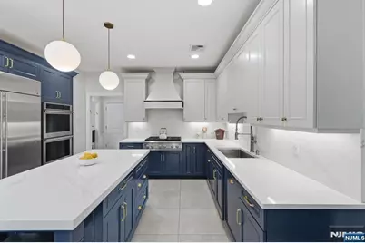 70 McElroy Avenue, Fort Lee, NJ 07024 - Photo 16