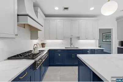 70 McElroy Avenue, Fort Lee, NJ 07024 - Photo 22