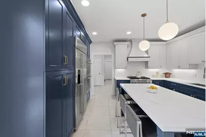 70 McElroy Avenue, Fort Lee, NJ 07024 - Photo 18