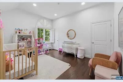 70 McElroy Avenue, Fort Lee, NJ 07024 - Photo 32