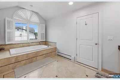 70 McElroy Avenue, Fort Lee, NJ 07024 - Photo 42