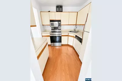 112 Sherwood 5 #5, Paterson, NJ 07502 - Photo 1