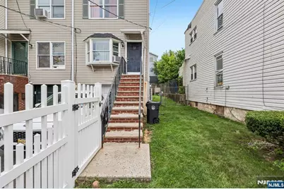 22 Hecker Street, Newark, NJ 07103 - Photo 4