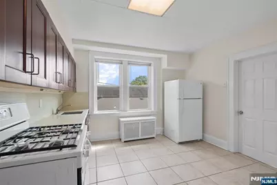 60-62 Elmwood Avenue 3 #3, Montclair, NJ 07042 - Photo 8