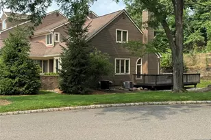 239 Westervelt Ln, Mahwah, NJ 07430 - Photo 2
