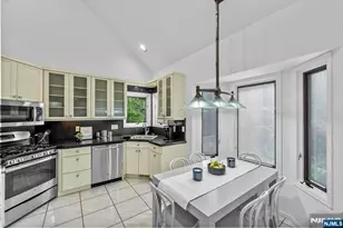 239 Westervelt Ln, Mahwah, NJ 07430 - Photo 10