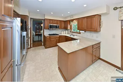 250 Meadowbrook Road, Wyckoff Township, NJ 07481 - Photo 8