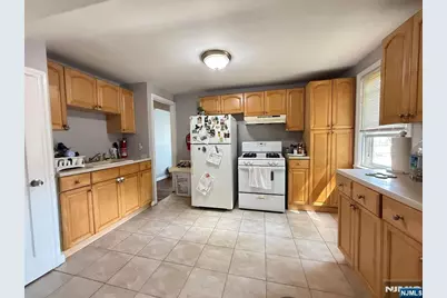 342 Lincoln Avenue 2nd Fl #2nd fl, Elmwood Park, NJ 07407 - Photo 6