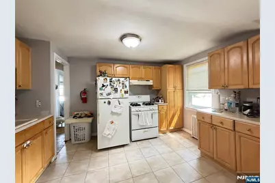342 Lincoln Avenue 2nd Fl #2nd fl, Elmwood Park, NJ 07407 - Photo 4