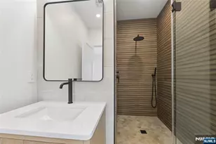 1 Bancroft Pl, Cresskill, NJ 07626 - Photo 34