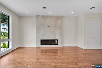 686 Probst Avenue B #B, Fairview, NJ 07022 - Photo 4