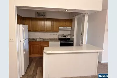 240 Anderson Street 5H #5H, Hackensack, NJ 07601 - Photo 2